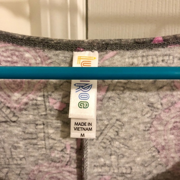 Light Grey with Floral Perfect Tee Size Medium - Picture 3 of 4